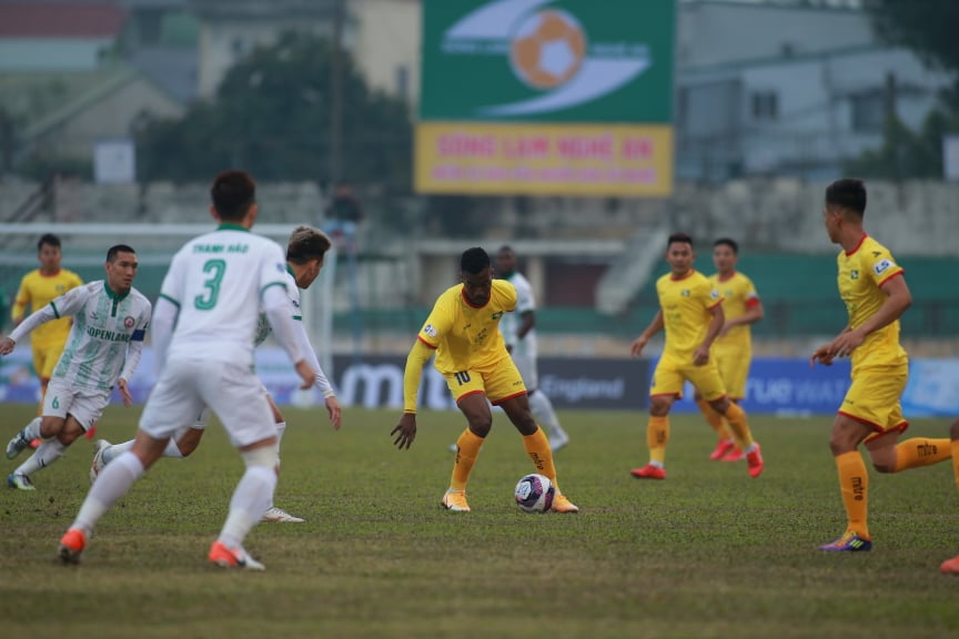 Soi kèo SLNA vs Bình Định