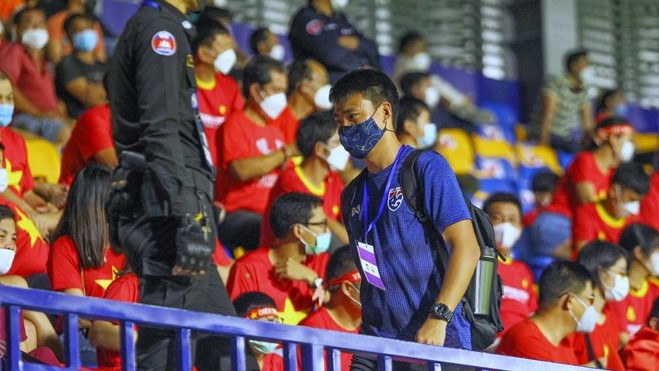 Chứng kiến U23 Việt Nam thắng 7-0, HLV Thái Lan ngao ngán bỏ về