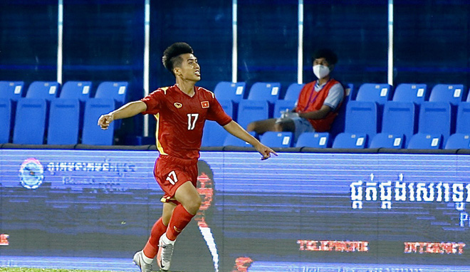 Cầu thủ U23 Việt Nam tái hiện siêu phẩm của Ronaldo trước U23 Thái Lan