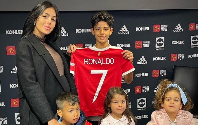 Con trai Ronaldo ký hợp đồng với MU, tiếp bước cha trở thành biểu tượng ở CLB