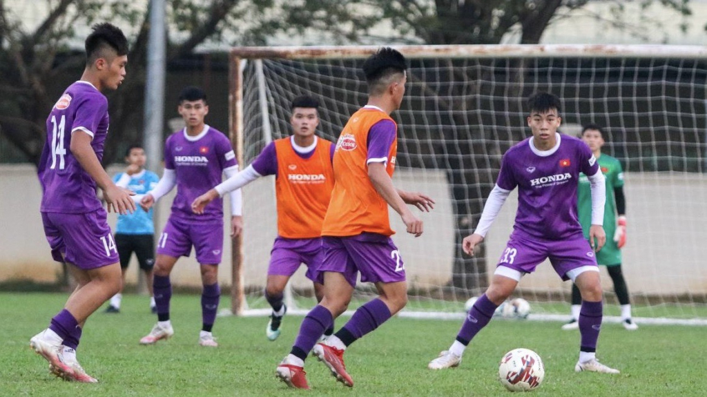 ĐT U23 Việt Nam bỡ ngỡ với bóng thi đấu U23 Đông Nam Á 2022