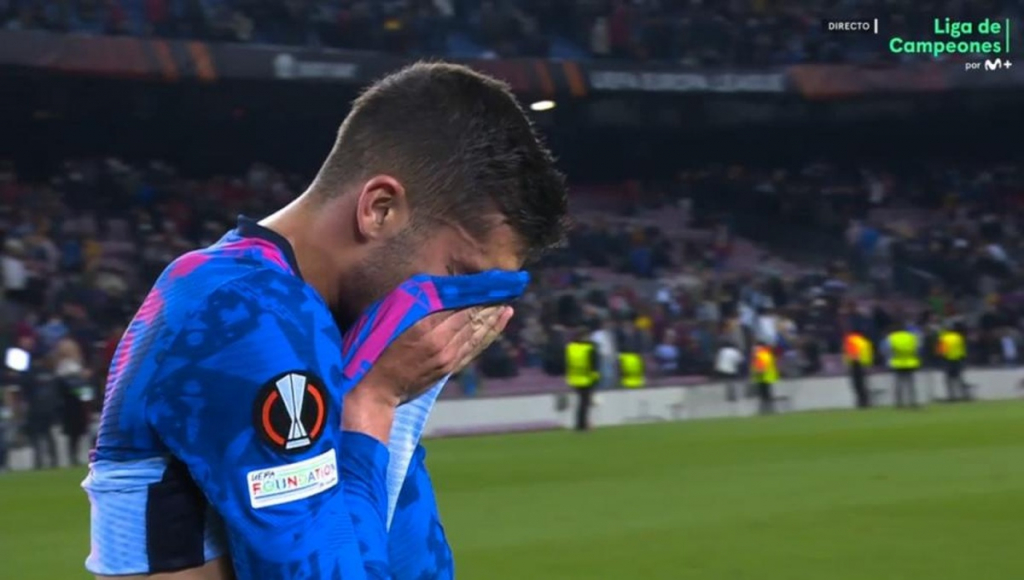 VIDEO: Tân binh Ferran Torres khóc như mưa vì đẩy Barca vào thế khó