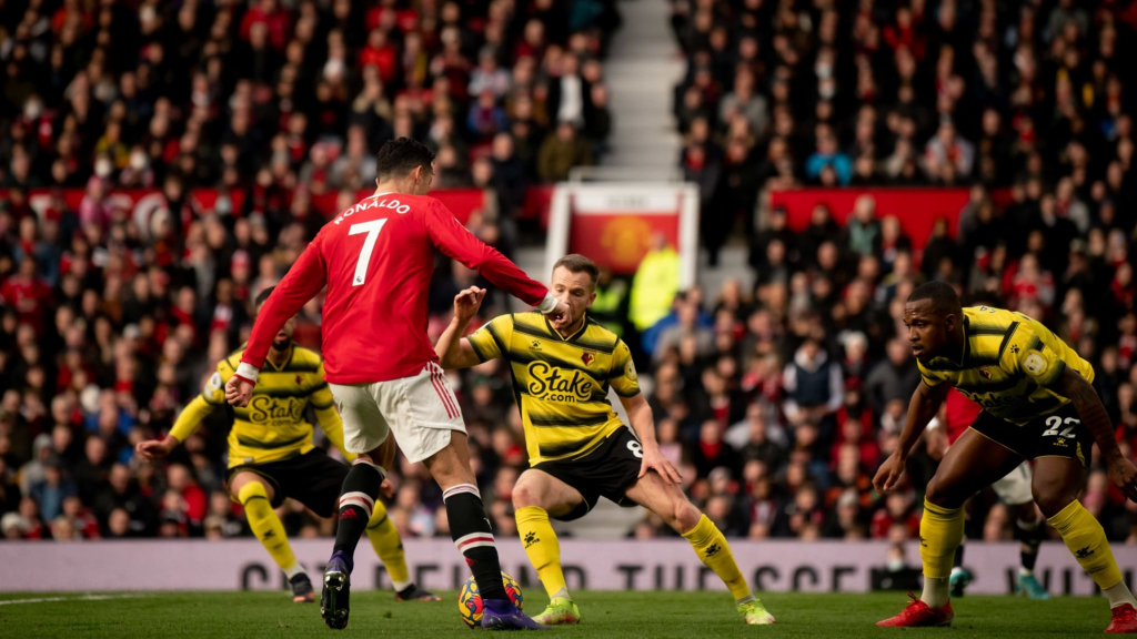 Ronaldo kém duyên, MU hòa không bàn thắng với Watford