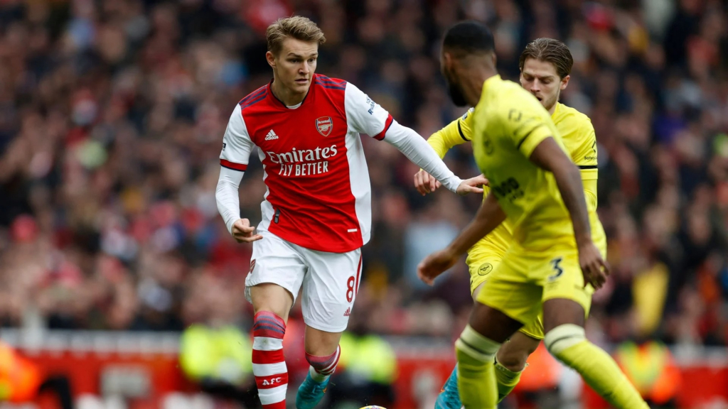 Fan Arsenal trầm trồ trước pha xử lý tỏa ra 'mùi' thiên tài của Odegaard