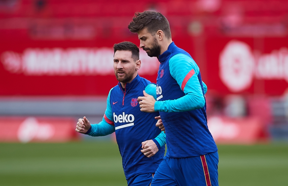 Pique bị tố phản bội Messi