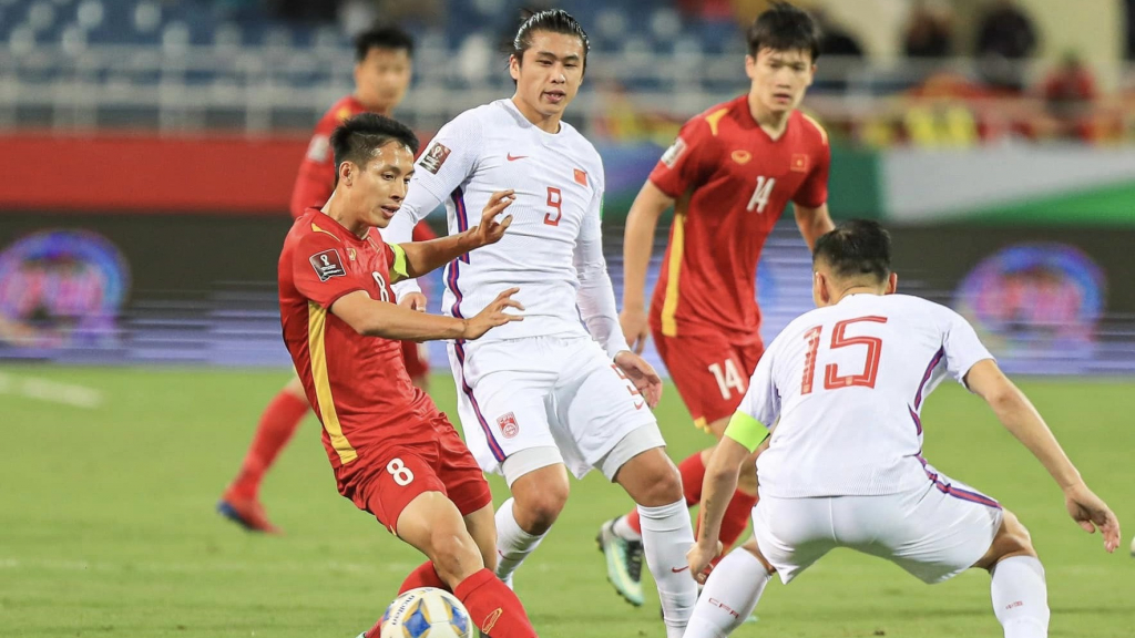 Trung Quốc được khuyên nhập tịch cầu thủ Việt Nam để hồi sinh