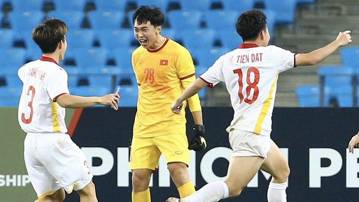 VIDEO: Pha cản phá 11m ở trận cầu lịch sử đưa U23 Việt Nam vào chung kết