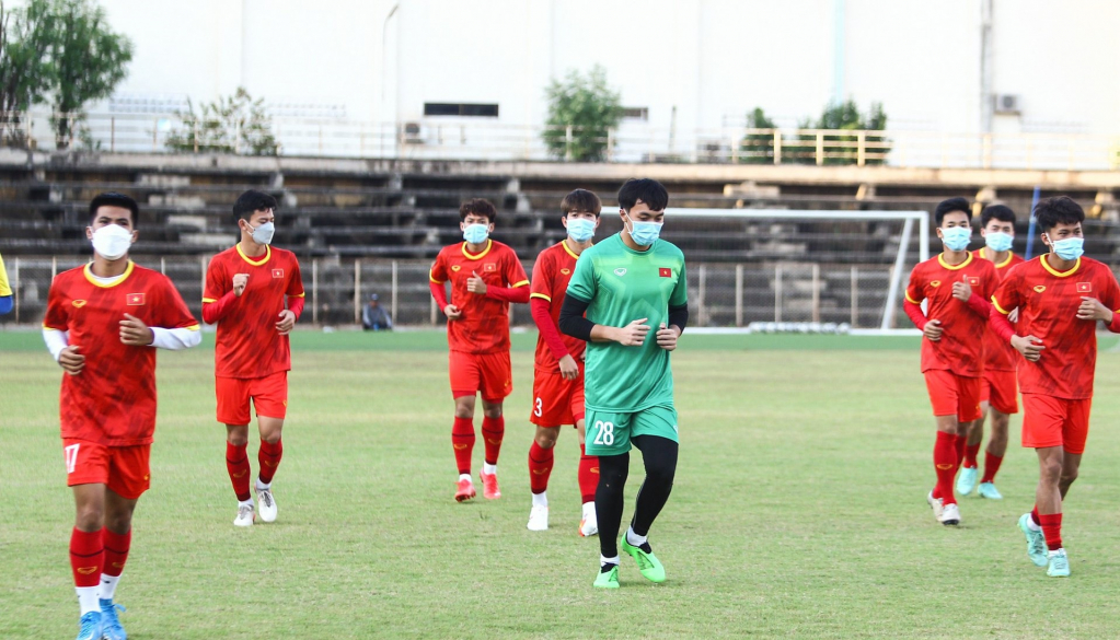 Thêm cầu thủ SLNA nhiễm Covid-19, U23 Việt Nam vừa đủ người đá Timor Leste