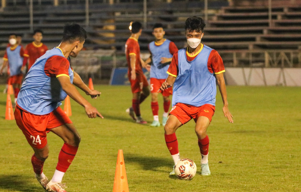 Covid-19 càn quét, U23 Việt Nam hủy buổi tập trước trận gặp Thái Lan