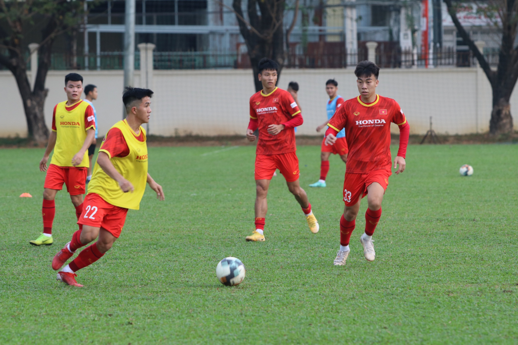 U23 Việt Nam hứng khởi trong buổi tập đầu tiên tại Campuchia
