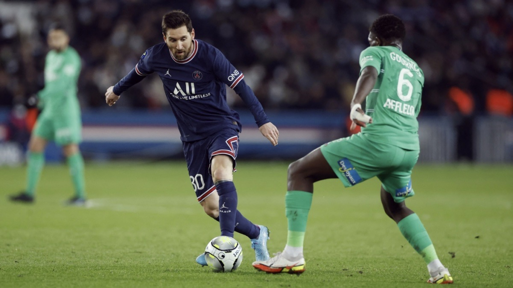 VIDEO: Chiêm ngưỡng cú đúp kiến tạo thần sầu của Messi giúp PSG ngược dòng