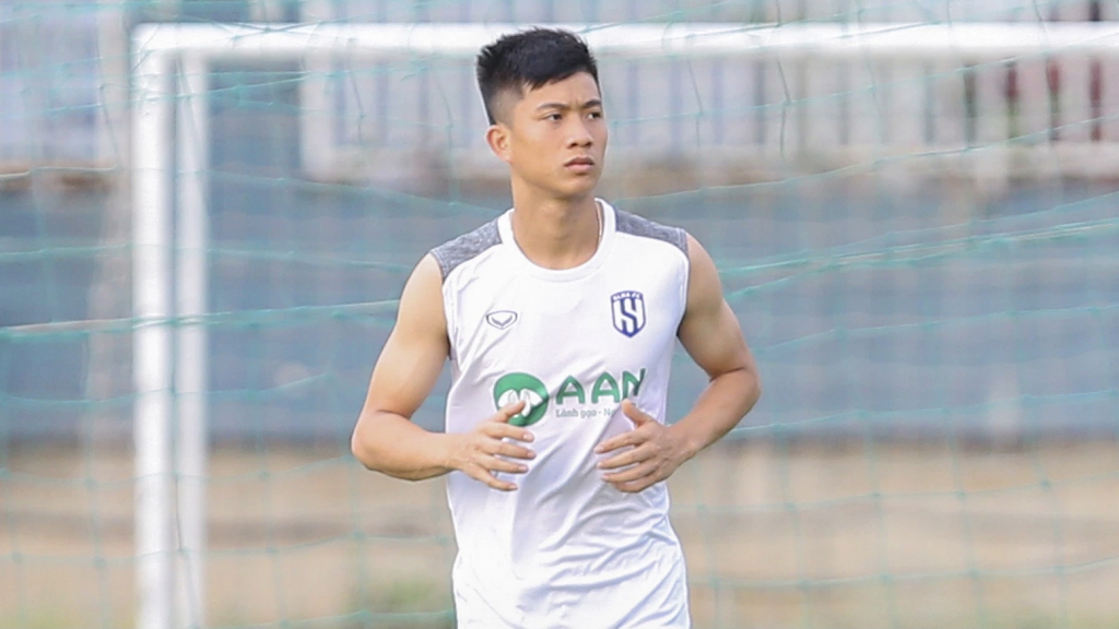 Văn Đức tập riêng, nguy cơ vắng mặt trận gặp Sài Gòn FC