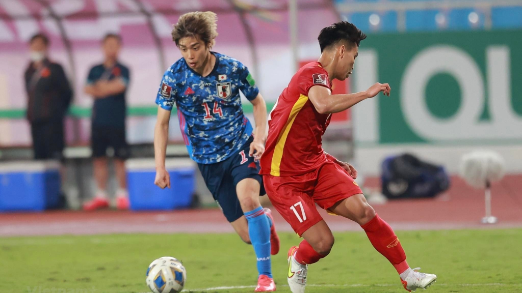 Khoảng cách giữa Việt Nam và Nhật Bản: 90 phút, 1 bàn thua hay thua vài chục năm?