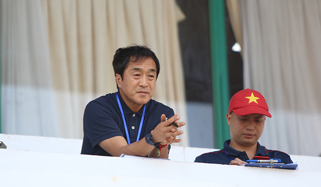 Dương tính Covid-19, trợ lý Lee Young Jin có kịp dẫn dắt U23 Việt Nam ở Dubai Cup?