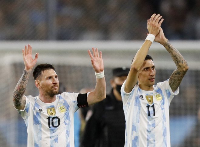 HLV Argentina thờ ơ việc Messi úp mở giã từ ĐTQG