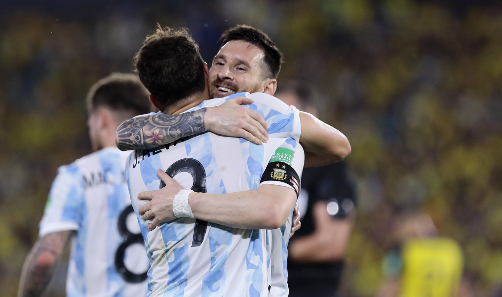 Messi và Argentina tạo ra cột mốc vô tiền khoáng hậu dù bị cầm hoà