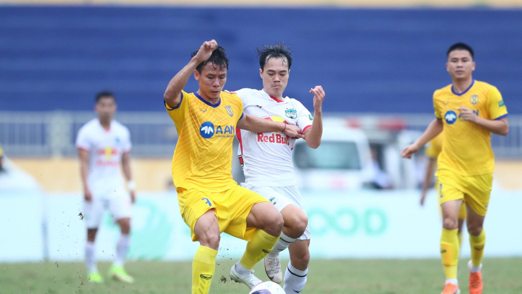 Người trong cuộc nói gì về việc V.League phải dừng 4 tháng vì ĐT Việt Nam