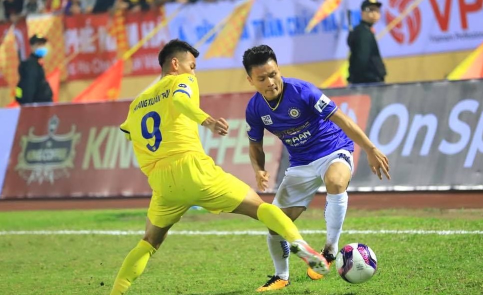 Trận Nam Định vs Hà Nội FC lại hoãn vì Covid-19