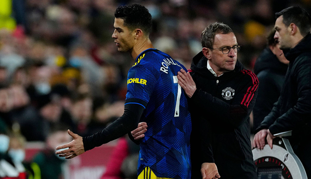 Ronaldo bị Rangnick loại khỏi đội hình MU không phải vì chấn thương?