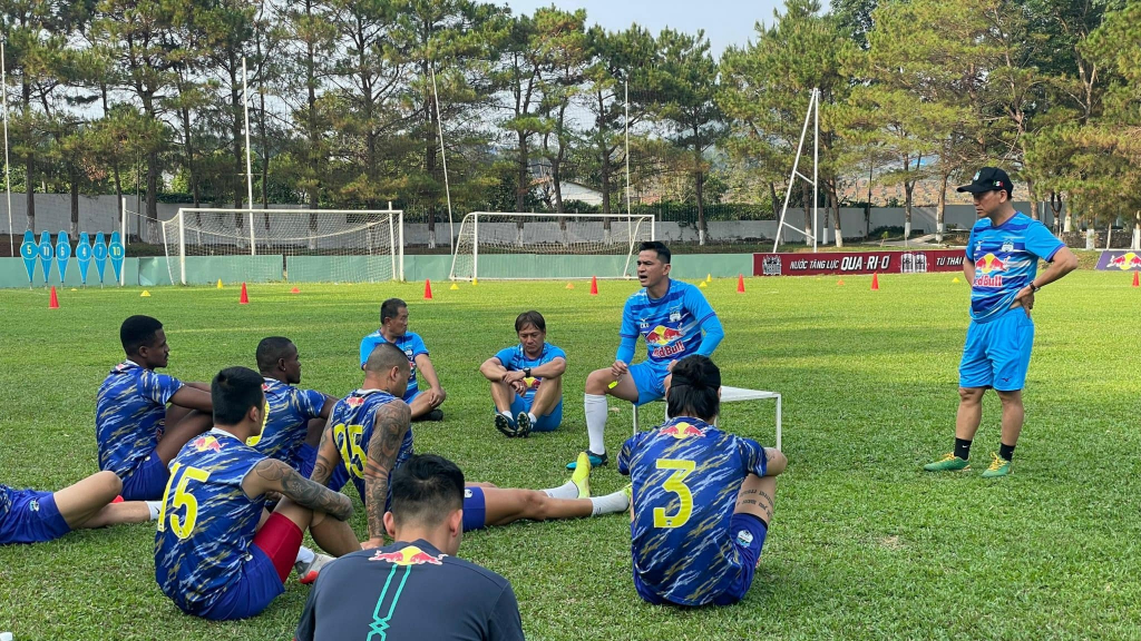 Tạm gác lại V.League, HAGL bắt tay vào chuẩn bị cho sân chơi châu Á