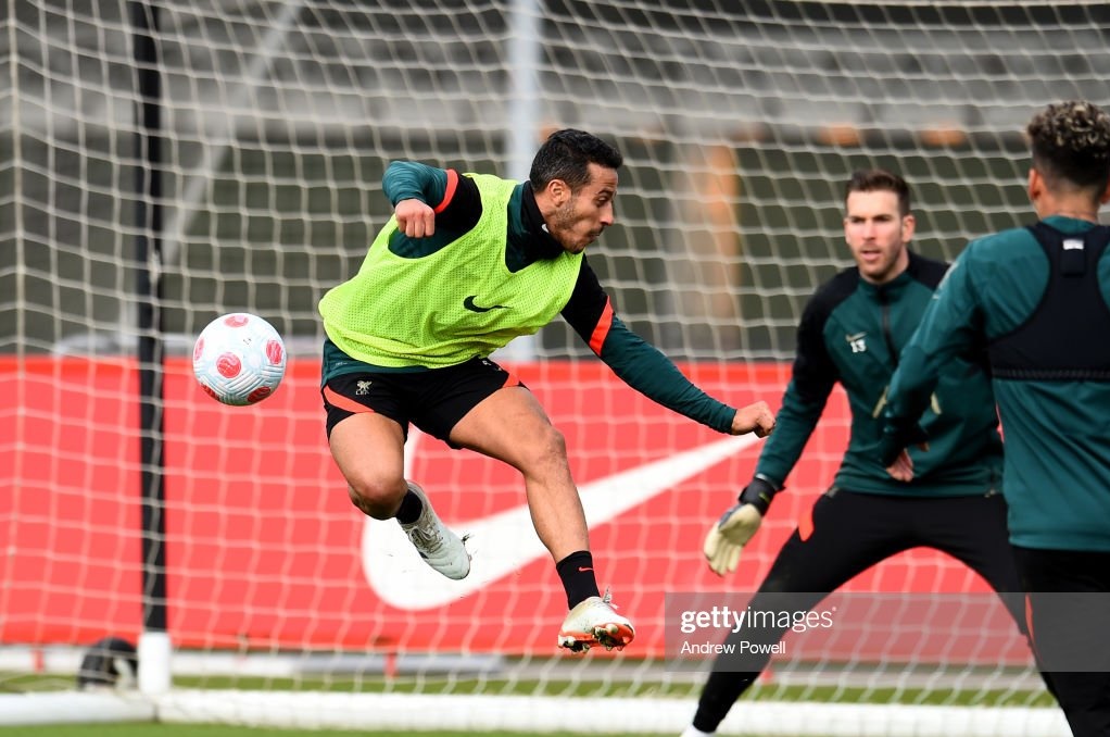 VIDEO: Thiago phô diễn kỹ năng dứt điểm cực dị trước đại chiến Arsenal