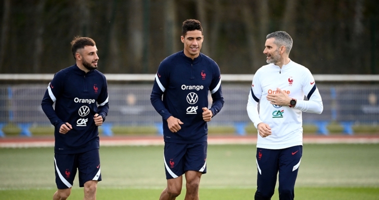 Varane mang tin vui cho MU, nhận vinh dự lớn ở ĐT Pháp