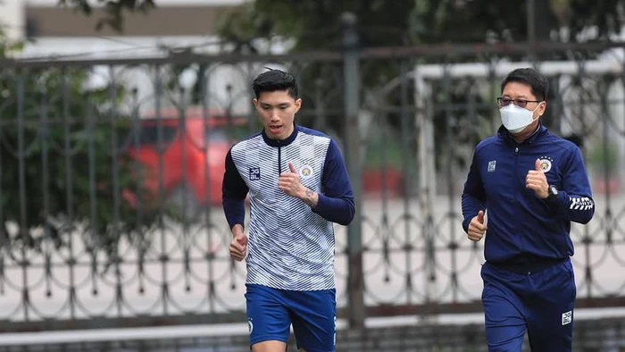Hà Nội FC chia tay “thần y” cứu Văn Hậu, Hùng Dũng khỏi nguy cơ giải nghệ sớm 