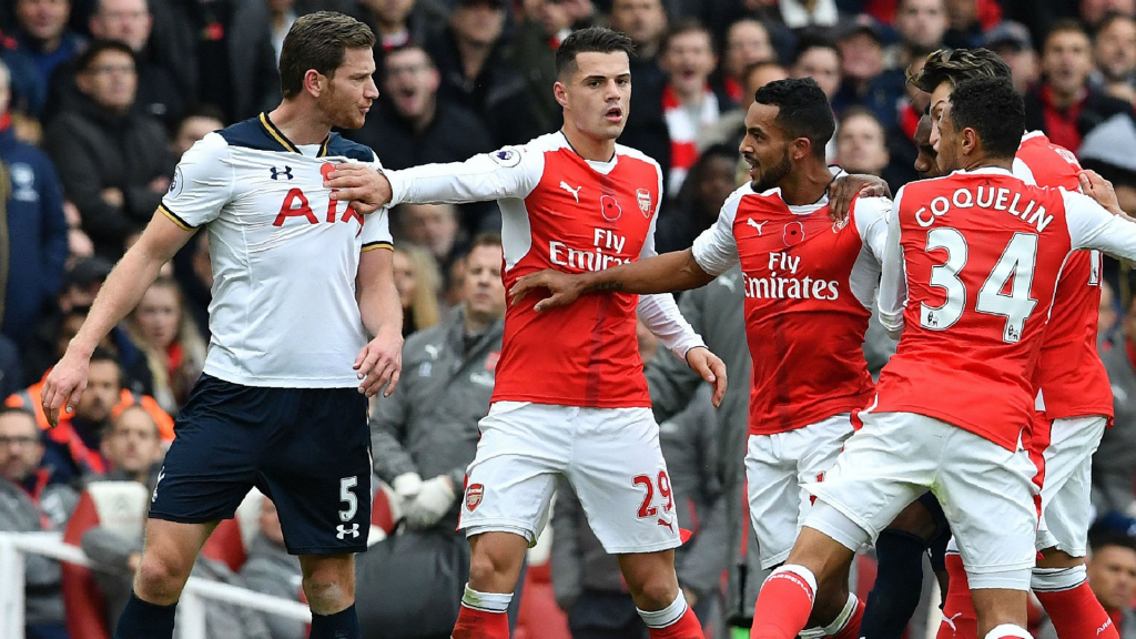 4 lần Arsenal và Tottenham 'kèn cựa' từng điểm số tới tận vòng đấu cuối