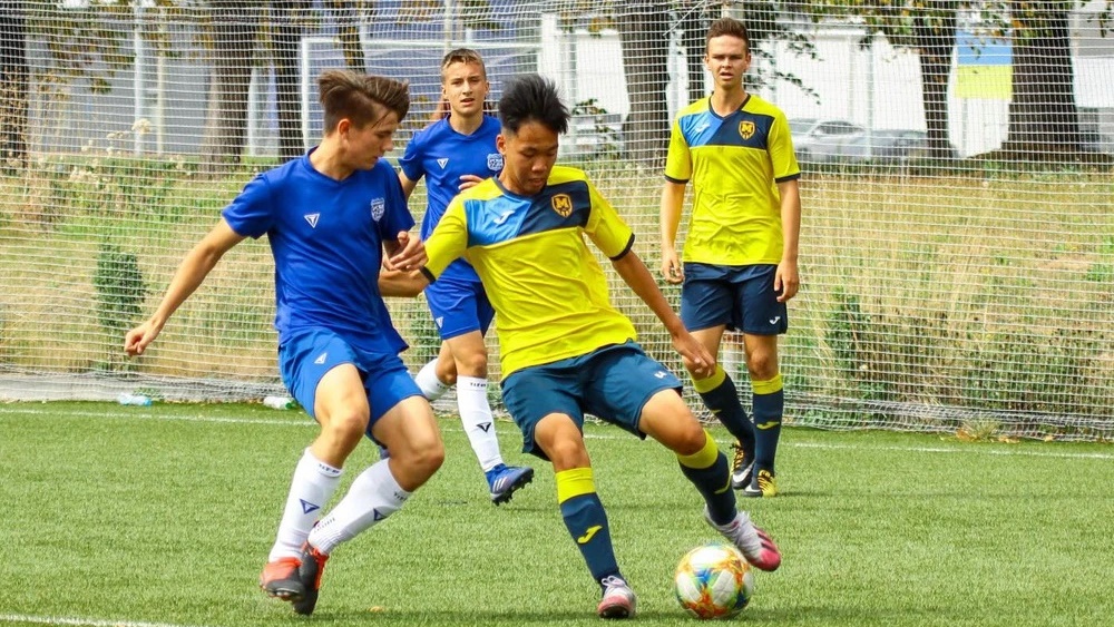 Cầu thủ Việt kiều Ukraina đi tị nạn ở Đan Mạch và ước mơ khoác áo ĐT Việt Nam