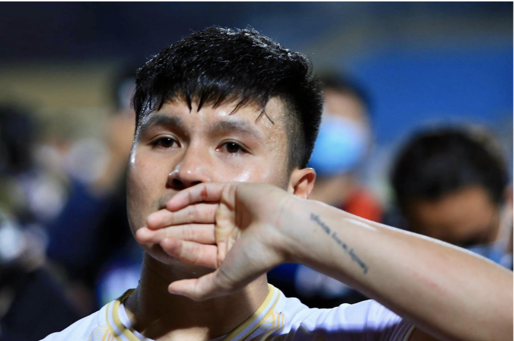 Hành động đáng tôn trọng của Quang Hải trước đề xuất chia tay như Messi