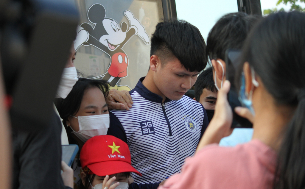Quang Hải tạo cơn sốt ở Đà Nẵng khi cùng Hà Nội thi đấu tại Cúp QG