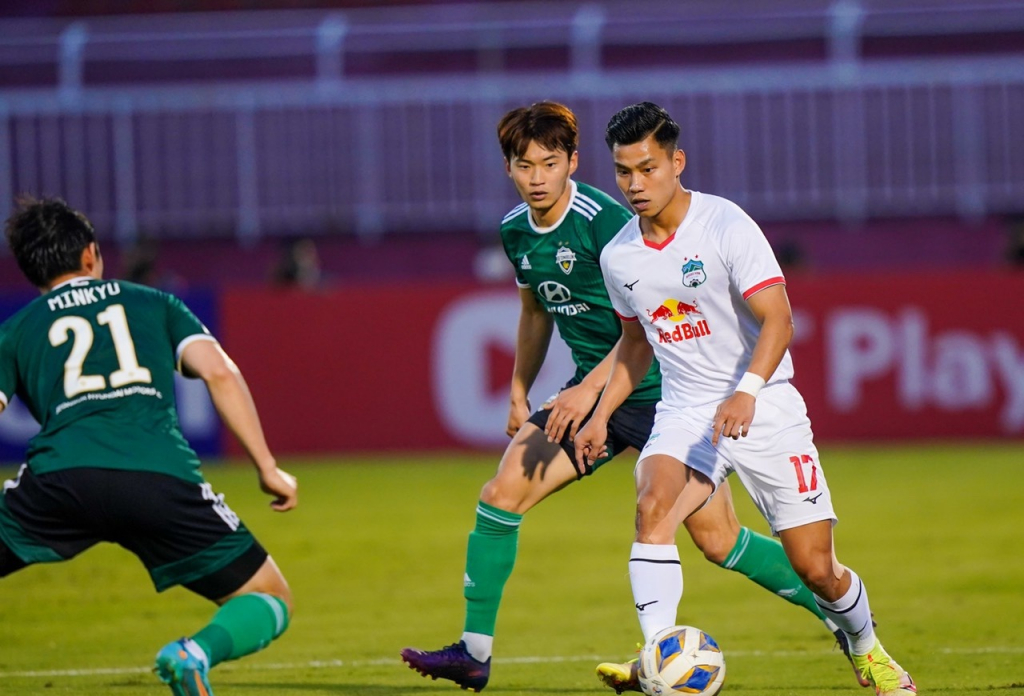 Thủng lưới phút 90+3, HAGL thua đáng tiếc trước Jeonbuk