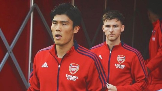 Tomiyasu đá hậu vệ trái thay Tierney ở Arsenal, tại sao không?