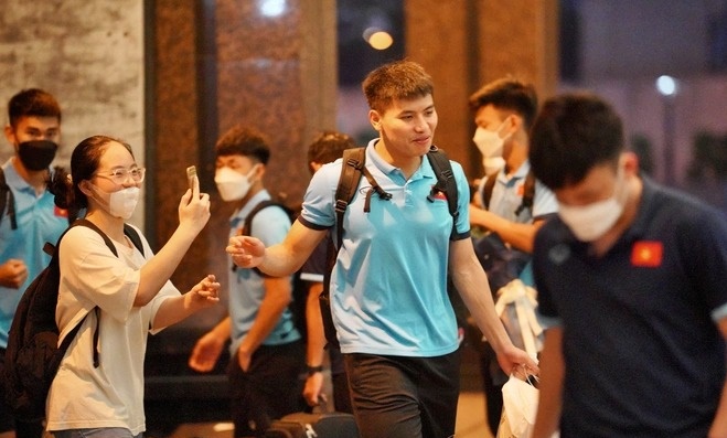 ẢNH: U23 Việt Nam và U20 Hàn Quốc cùng đi Phú Thọ ngay trong đêm