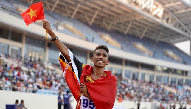 Chuyện lá cờ Việt Nam tung bay trên tay VĐV làm nên kỳ tích cho thể thao Timor Leste