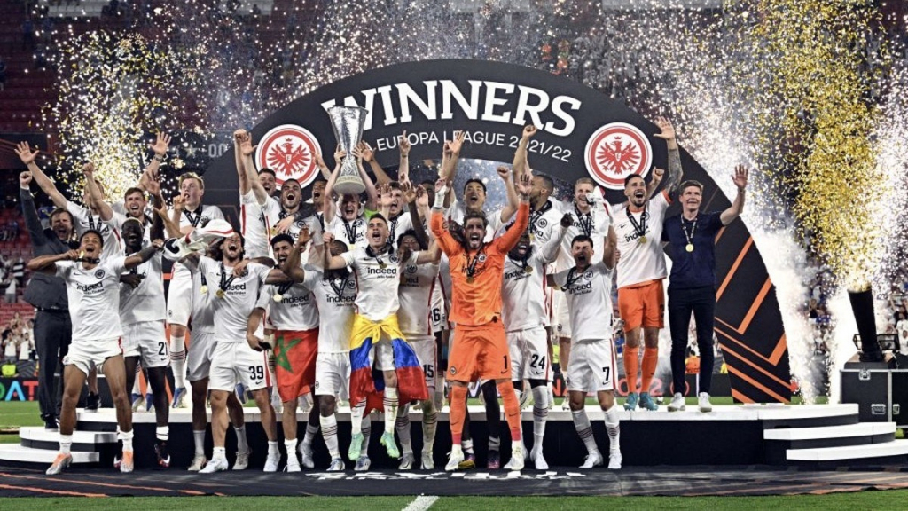 Điểm tin bóng đá sáng 19/5: Frankfurt vô địch Cúp C2, Lokonga ở lại Arsenal