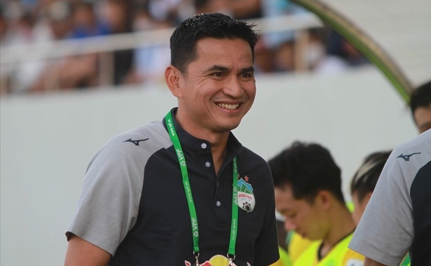 HLV Kiatisak bay sang Anh sau giải AFC Champions League cùng HAGL