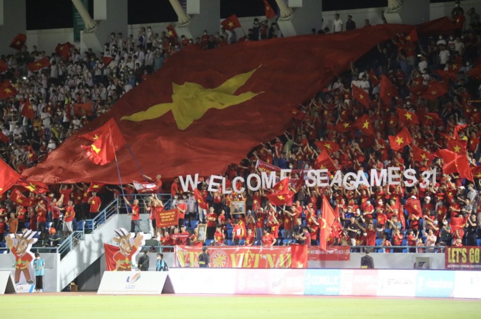 Chảo lửa Cẩm Phả rực sắc đỏ ngày ĐT nữ Việt Nam ra quân tại SEA Games 31