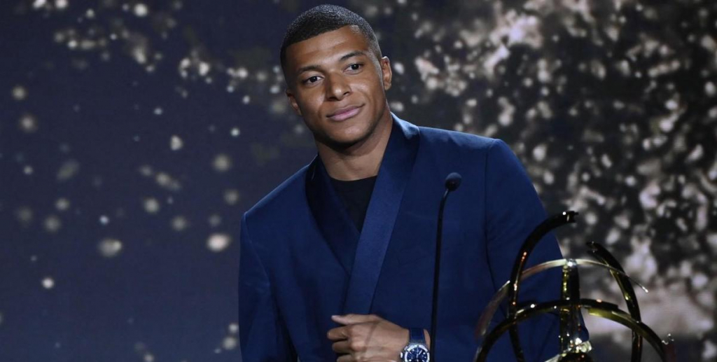 Mbappe nhận giải thưởng danh giá, lên tiếng về tương lai tại PSG