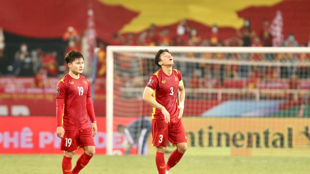 Báo Trung Quốc mỉa mai, fan Thái Lan chế ảnh cười nhạo ĐT Việt Nam thua trận