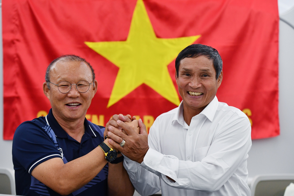 HLV Mai Đức Chung lo lắng cho thầy Park và đội tuyển Việt Nam