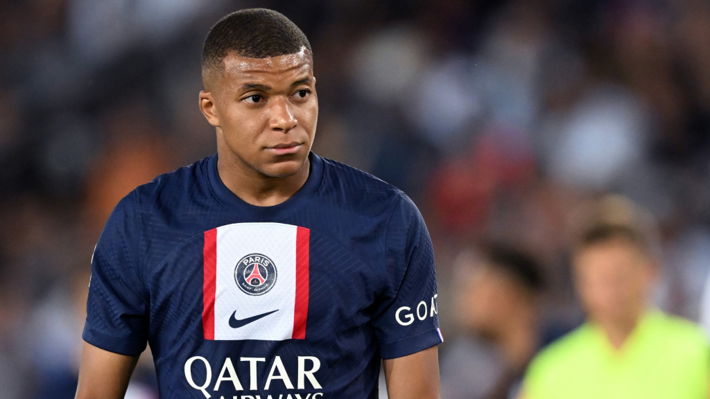 Mbappe lên tiếng về tin đồn rời PSG vào tháng Giêng