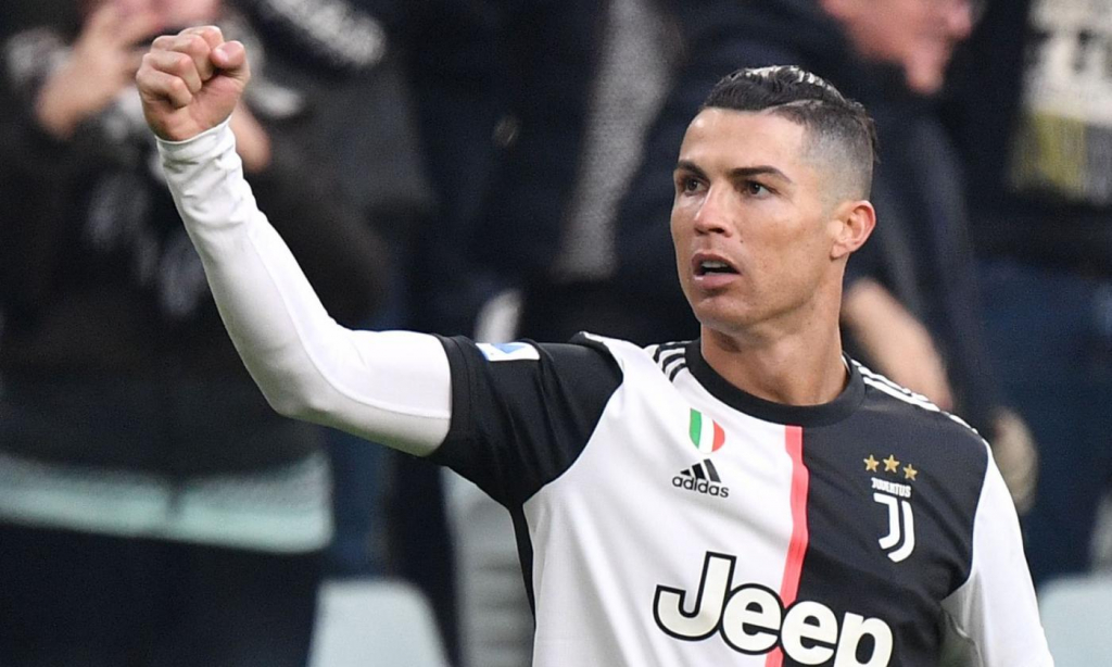 Ronaldo có việc làm thiết thực giúp đẩy lùi Covid-19