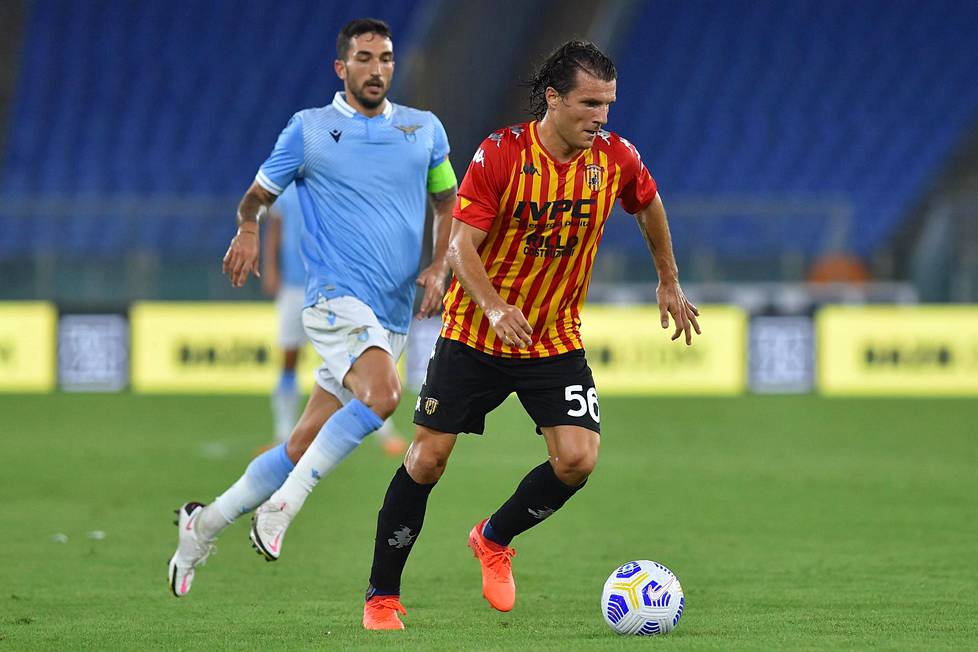 Soi kèo Benevento vs Monza, 02h30 ngày 14/1, hạng 2 Italia