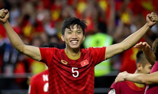 Văn Hậu sáng cửa đá vòng loại World Cup 2022