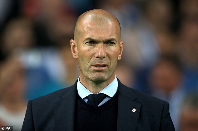 HLV Zidane phá luật cách ly tại Tây Ban Nha trong dịch Covid-19
